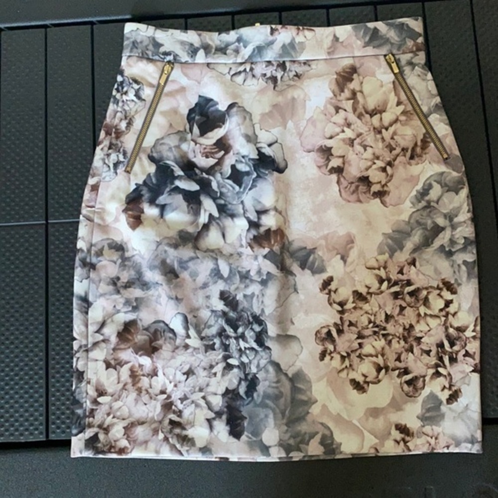 NWT H&M Floral Skirt Size 10